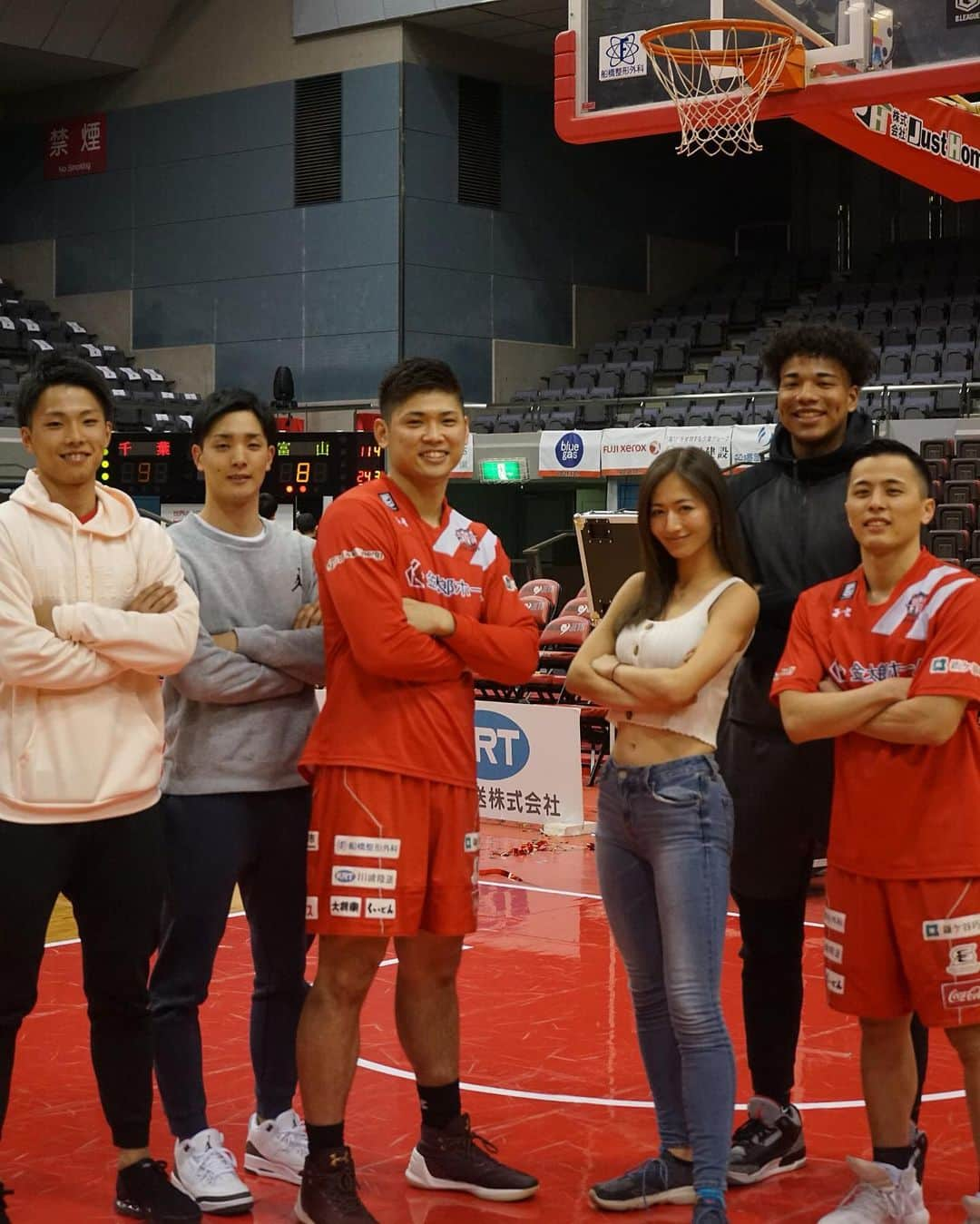 宮河マヤさんのインスタグラム写真 - (宮河マヤInstagram)「初のBリーグ観戦🔥🏀My first time at a professional Japanese basketball game! Thanks boys!!﻿ ﻿ NBAとはまた一味違う雰囲気を味わうことが出来てとても新鮮でした。年々盛り上がりを見せているBリーグをこれからもっともっと！沢山の方に知ってもらい、更に日本中を賑わせてくれるのを楽しみにしています！！🏀 Congratulations to 千葉ジェッツふなばし👏我喜歡篮球🔥💪﻿ ﻿ #Basketball #バスケ #Playoffs #篮球 #千葉ジェッツ #netadakara」4月28日 21時59分 - maya_m0901