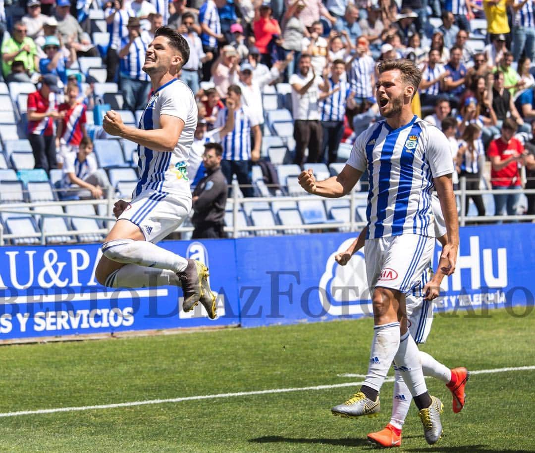 カルロス・カルボネルのインスタグラム：「19 partidos invictos... y que no pare!!!! Enorme afición!🙌🏼 Sigamos todos juntos💪🏽💙」