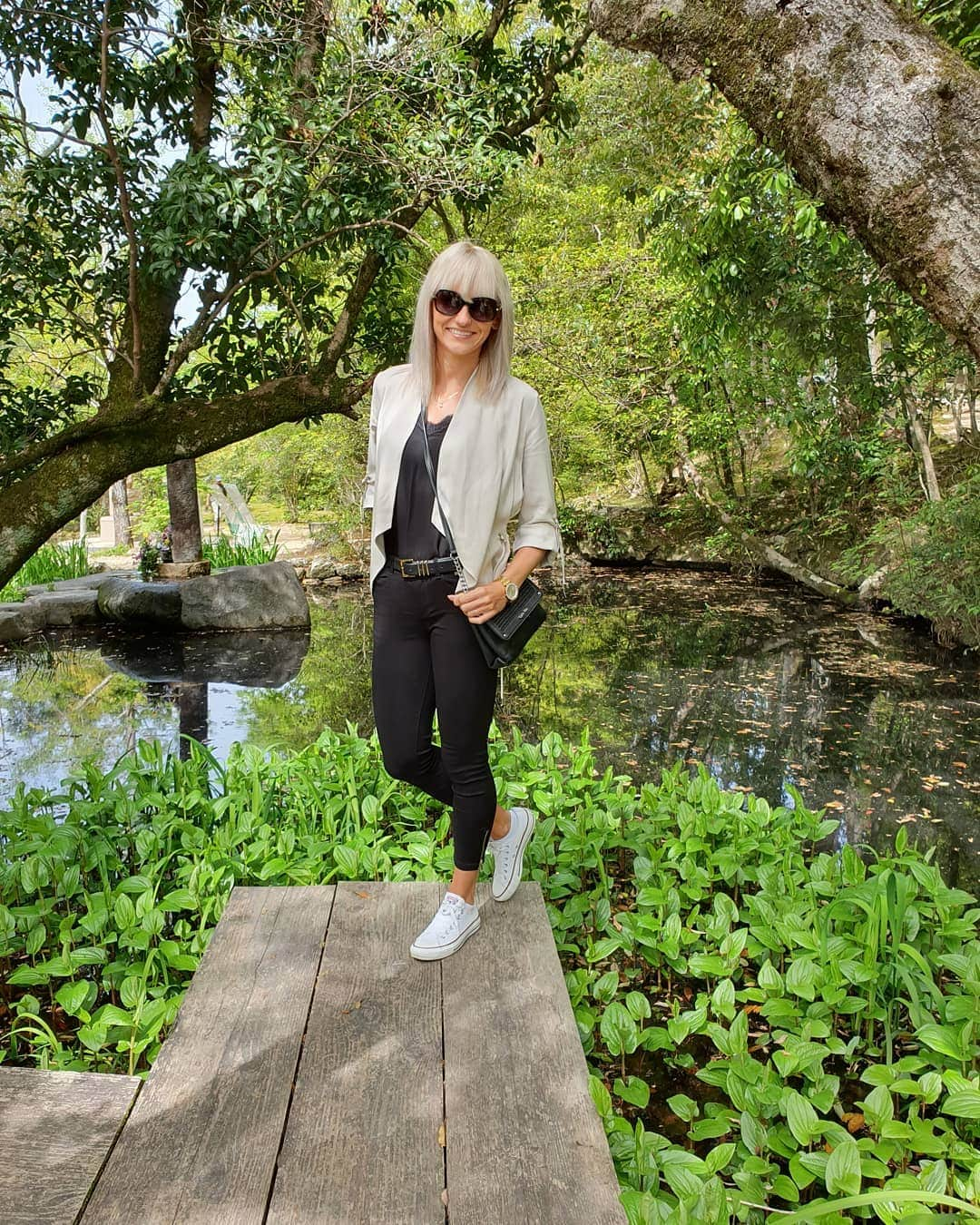 ユスティナ・シュエンテさんのインスタグラム写真 - (ユスティナ・シュエンテInstagram)「Sunday mood 🌿  #japan #kochi #trip #sunday #chill #green #trees #pond #walk #nofilter #polishgirl #sunglasses #bag #michaelkors #trainers #converse #spring #smile #happy #positivevibes」4月28日 22時01分 - justyna.swiety.ersetic