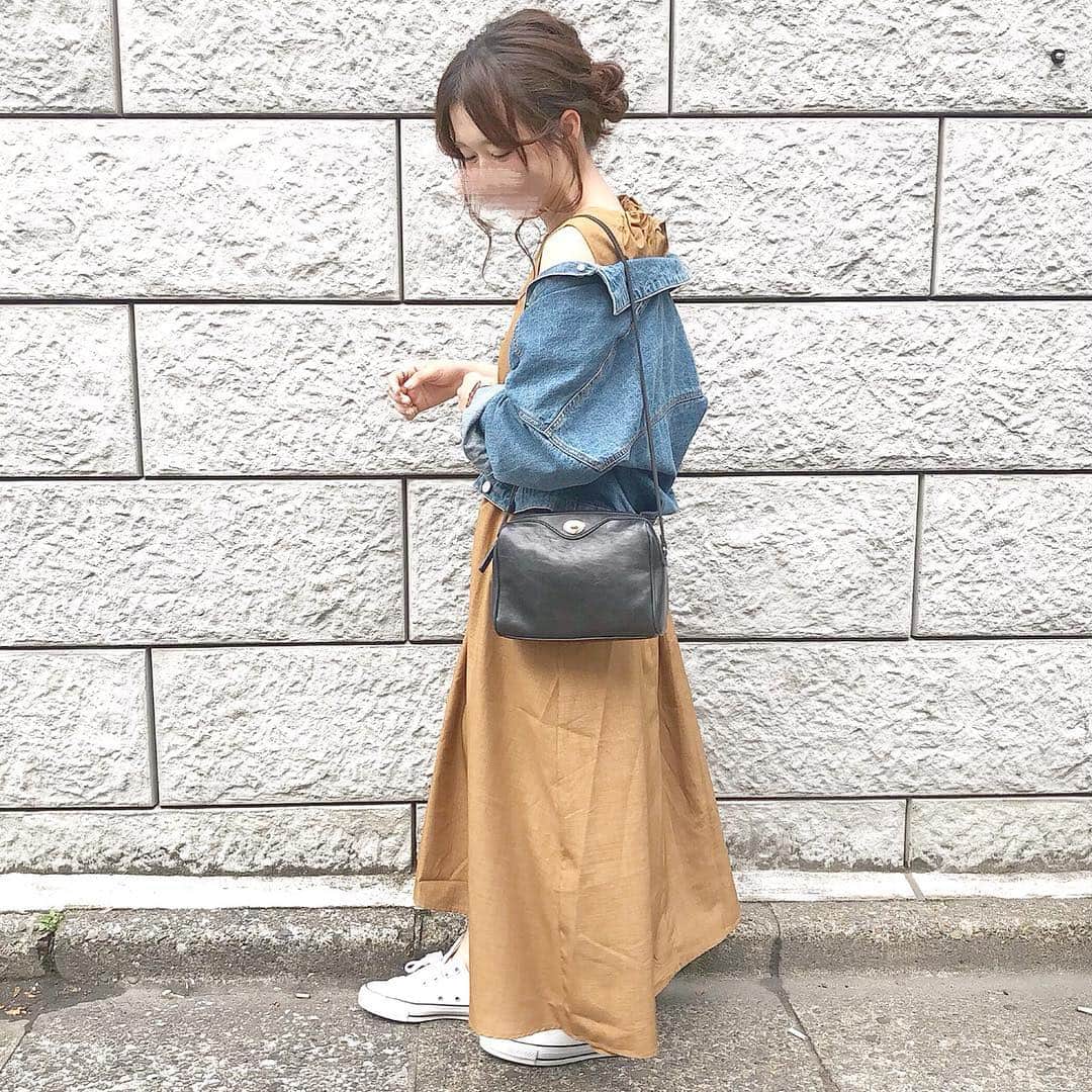 haruさんのインスタグラム写真 - (haruInstagram)「ㅤㅤㅤㅤㅤㅤㅤㅤㅤㅤㅤㅤㅤ ㅤㅤㅤㅤㅤㅤㅤㅤㅤㅤㅤㅤㅤ ㅤㅤㅤㅤㅤㅤㅤㅤㅤㅤㅤㅤㅤ #ootd ㅤㅤㅤㅤㅤㅤㅤㅤㅤㅤㅤㅤㅤ この前🐻さんとデートした日のコーデ💕 湿気ですごくむしむしあつかったので このコーデでも大丈夫でした😖 ㅤㅤㅤㅤㅤㅤㅤㅤㅤㅤㅤㅤ 雨降ってきて2人の写真はとれなかったけど ブラウン系 × デニム でそろえてました☺💓 ㅤㅤㅤㅤㅤㅤㅤㅤㅤㅤㅤㅤㅤ ワンピースは ウエストマークして 丈も少しあげてます✨ ㅤㅤㅤㅤㅤㅤㅤㅤㅤㅤㅤㅤㅤ ❤︎ one-piece : #titivate ❤︎ outer & ring : #grl ❤︎ bag : #senseofplacebyurbanresearch ㅤㅤㅤㅤㅤㅤㅤㅤㅤㅤㅤㅤㅤ ㅤㅤㅤㅤㅤㅤㅤㅤㅤㅤㅤㅤㅤ 前髪うねうねかストレートかどっちがいいかな？って 🐻さんに聞いたらストレートだったので うねうねせずにしてみました☺♡ ㅤㅤㅤㅤㅤㅤㅤㅤㅤㅤㅤㅤㅤ #ティティベイト#グレイル#プチプラ#ワンピースコーデ @grl_official  #harucd ㅤㅤㅤㅤㅤㅤㅤㅤㅤㅤㅤㅤㅤ」4月28日 22時04分 - __haru3