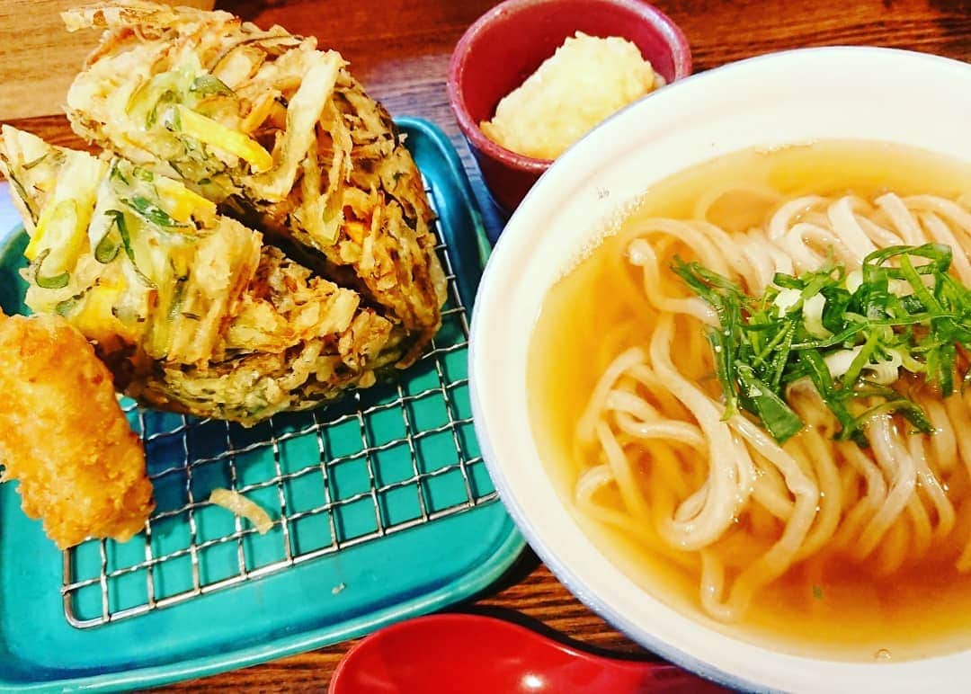 高井俊彦さんのインスタグラム写真 - (高井俊彦Instagram)「【本日の祇園ランチ☀️🍴2019.4.28】 『麺喰金家』へ‼️ 九条ねぎのかき揚げ、かしわ天、たまご天、かけうどん（温）✨ 美味しかった➰🙆⤴️⤴️⤴️ 森田❗ 簡単にウエストサイド出来ると思うなよ‼️」4月28日 22時15分 - takai_toshihiko