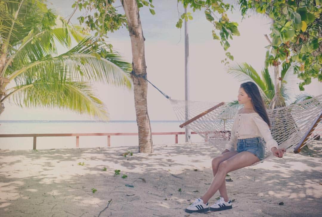 王詩エツのインスタグラム：「🌴🌴🥥🥥🌊🌊 Some memories from the beach~~」