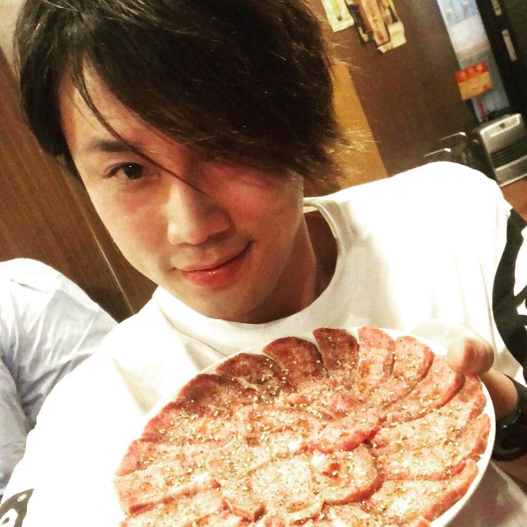 馬庭良介さんのインスタグラム写真 - (馬庭良介Instagram)「Having a Yakiniku.  #焼肉 #美味しい」4月28日 22時15分 - maniwa_ryosuke