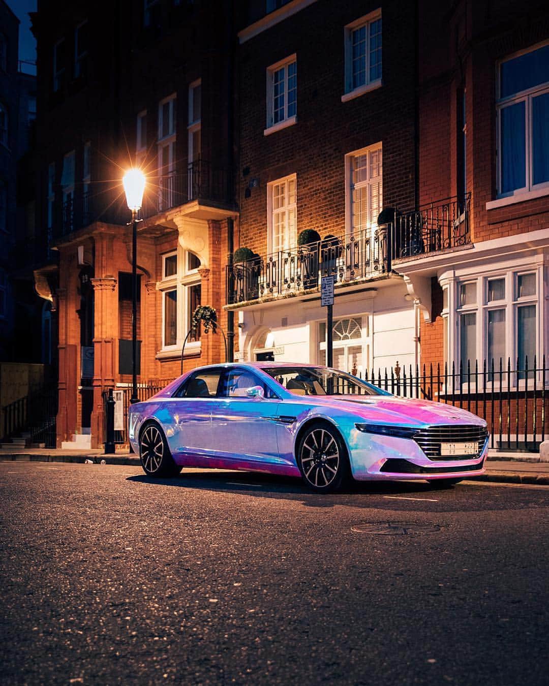 CARLiFESTYLEさんのインスタグラム写真 - (CARLiFESTYLEInstagram)「Can you name this color changing Aston Martin? #carlifestyle Photo by @alexpenfold」4月28日 22時10分 - carlifestyle