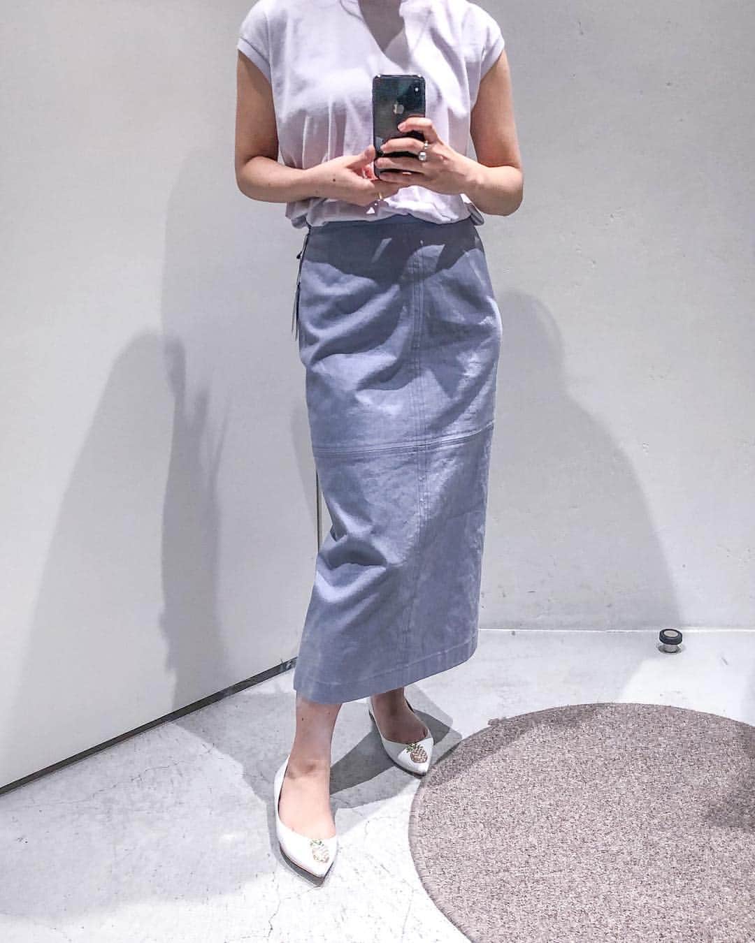 naho_7のインスタグラム：「. S H O P P I N G  D A Y💜 estnationでデニムとスカートこうた。 色迷いまくってお店に1時間くらいいたんやけど 付き合ってくれた友達に感謝でしかない(土下座) オーラリーのトップスは衝動買いしそうなのをぐっと我慢…笑 #試着室からこんにちは #10連休幸せすぎてしぬ」