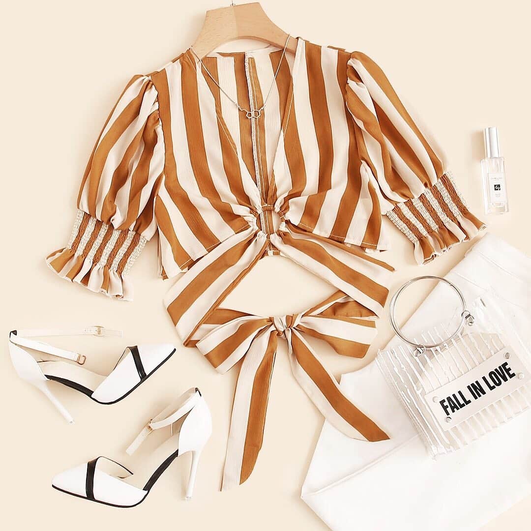 SHEINさんのインスタグラム写真 - (SHEINInstagram)「A perfect look for today.🌼🍃 🔍Search:690181 🔗Link in bio. #SHEIN  #SHEINstyle #OOTD #SHEINOOTD #blouse #striped」4月28日 22時20分 - sheinofficial