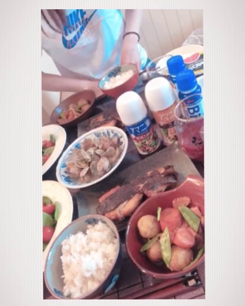 佐藤あり紗さんのインスタグラム写真 - (佐藤あり紗Instagram)「. . . 朝食🍚∥(*ﾟ～ﾟ*)ﾓｸﾞ ﾓｸﾞ . . . 完全作りすぎたよ。笑 いつも作りすぎる😩 高校時代.寮生活で食当の時に 25人分くらい作ってたからだ😂 . #朝食 #料理 #cooking #MCTオイル #オリーブオイル #ご飯 #もち麦 #肉じゃが #アサリ酒蒸し #ヨーグルト #魚 #サラダ #トマト #ベビーほうれそう #大麦 #アスリート #アスリート飯 #スポーツ #スポーツ選手 #佐藤あり紗」4月28日 22時36分 - arisa_chu