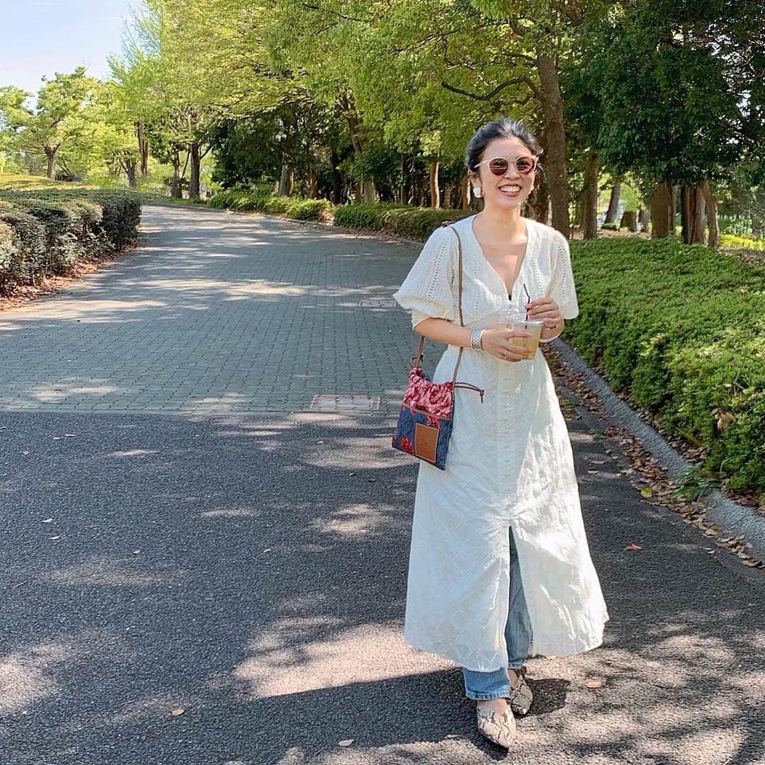 Sayakaのインスタグラム：「* 今日は良いお天気〜🌞✨✨ のんびり歩いてお散歩日和🚶‍♀️🎶 * * #fashion #outfit #coordinate #ootd #simple #basic #casual #amerivintage #gu #denim #denimlover #loewe #zara #sayakascoordinate #今日の服 #コーディネート #コーデ #シンプル #シンプルコーデ #アメリ #アメリヴィンテージ  #ワンピース #ジーユー #デニム #ロエベ  #ザラ #ameri_5周年book」