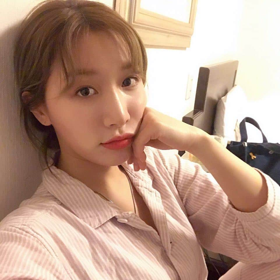 LABOUMさんのインスタグラム写真 - (LABOUMInstagram)「[#라붐] 자기전에 소연이🌙 라떼 브이앱에서 함께해요❣️ ▶️https://channels.vlive.tv/EF81F5/home #LABOUM」4月28日 22時43分 - officiallaboum