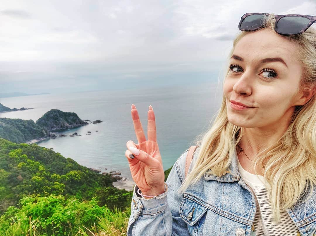 アガタ・フォルカシェブイチのインスタグラム：「Trip Day was amazing today 🥰 #polishgirl in #japan #discovering #new #places #bytheocean #ocean #breathtaking #views #happy #kawaii #kawaiigirl #asiangirl #travelgirl #trip #asia #kochi #kochiprefecture #instatravel #blonde #swag #yolo #photooftheday #weekend」