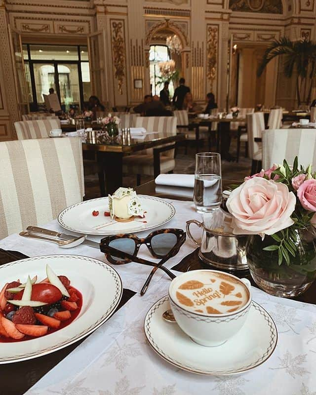 The Peninsula Hotelsさんのインスタグラム写真 - (The Peninsula HotelsInstagram)「Say hello to spring with a little coffee and dessert at  @thepeninsulaparis’s Le Lobby. #penmoments 📸@kodzayeva . . . . . . #peninsulahotels #luxuryhotels #luxuryhotelexperience #luxurytravel #travel #beautifuldestinations #welltraveled #traveldiaries #jetset #jetsetter #hotel #hotellife」4月28日 23時00分 - peninsulahotels