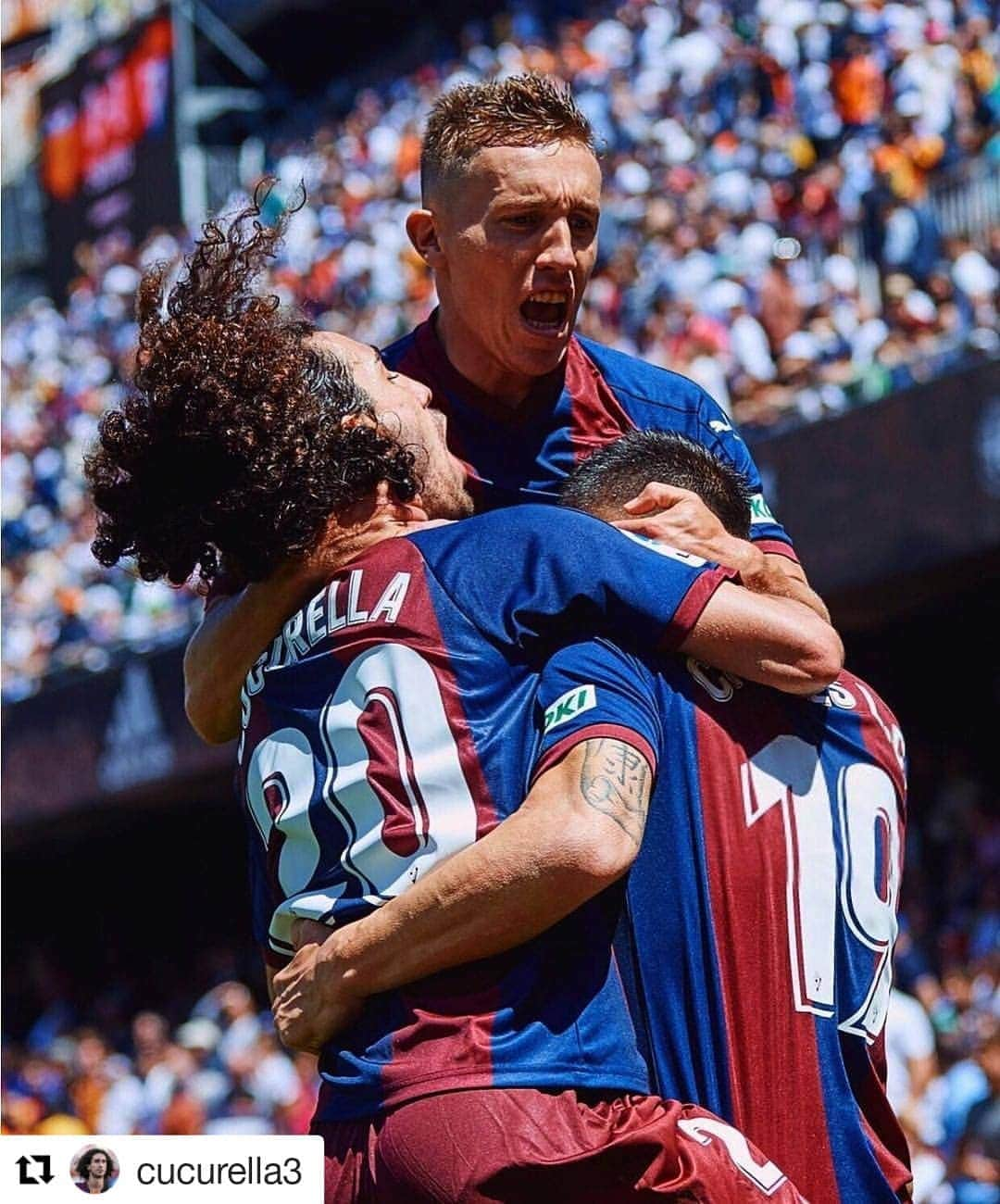 SDエイバルさんのインスタグラム写真 - (SDエイバルInstagram)「#Repost @cucurella3 ・・・ Partidazo del equipo y tres puntos de oro!!! Vamos!!!! AUPA EIBAR 🔵🔴⚔️」4月28日 23時03分 - sdeibar