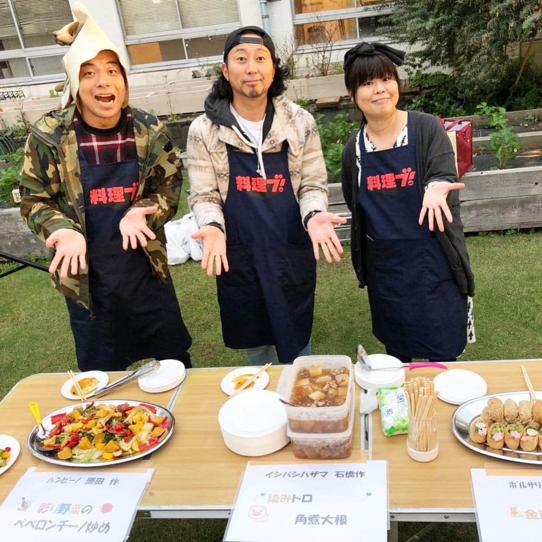 藤田裕樹さんのインスタグラム写真 - (藤田裕樹Instagram)「毎月のプレミアムフライデー恒例、﻿ 吉本本社でバーベキュー大会でした！﻿ 先月から吉本内のブカツ『料理ブ』で参加させてもらってます！﻿ バーベキュー料理とは一線を画すためにそれぞれが家で仕込んできた【惣菜】を持ち寄る形にしました。﻿ ぼくは『彩り野菜のペペロンチーノ炒め』﻿ ボルサリーノ関さんは『開運UP 稲荷寿司』﻿ イシバシハザマ石橋さんは『染みトロ角煮大根』﻿ ﻿ 17時からポツポツお客さんが入って、19時には全て無くなりました。﻿ 次は炭を使って何かやりたいなぁ。。﻿ #鹿映え ﻿ #鹿stagram ﻿ #藤メシ  #吉本本社  #吉本興業  #社内バーベキュー  #料理ブ  #料理部  #惣菜  #いつも大崎社長や藤原社長の分を残しとくの忘れる  #作ったらまずは確保しておこう  #たけだバーベキューさんは相変わらずハンサム  #次は5月31日  #世界平和」4月28日 23時09分 - fujiboy0730
