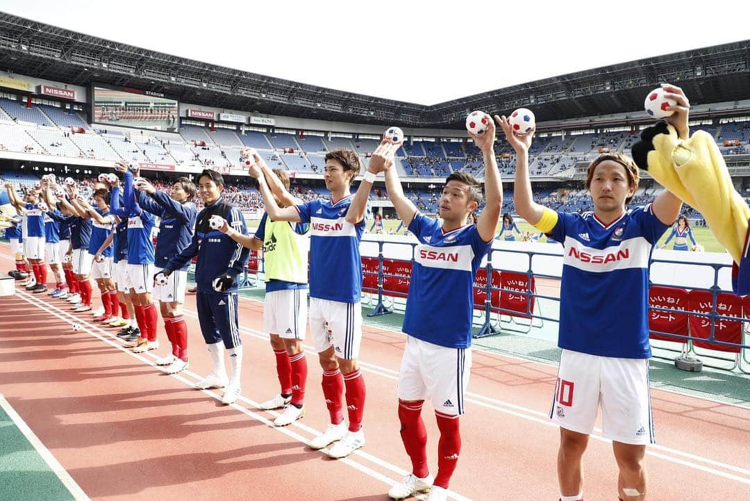 仲川輝人さんのインスタグラム写真 - (仲川輝人Instagram)「今日も沢山の 声援、応援 ありがとうございました。  ホームでの勝利は 最&高ですね  オリジナル10同士の試合 #theclassic  熱い熱い試合ができた。  開幕戦以来のゴールで 少しホッとしてます。が まだまだ点取らないと！  #マリノス  #横浜fマリノス  #fmarinos  #nissan  #仲川輝人  #23  #ハマの新幹線  #jリーグ  #コトシハjガハンパナイ  #オリ10  #マルコスジュニオール  #ナイスゴール  Keep going forward‼︎‼︎」4月28日 23時11分 - nakateru0727