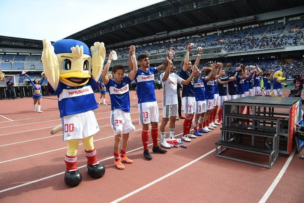 仲川輝人さんのインスタグラム写真 - (仲川輝人Instagram)「今日も沢山の 声援、応援 ありがとうございました。  ホームでの勝利は 最&高ですね  オリジナル10同士の試合 #theclassic  熱い熱い試合ができた。  開幕戦以来のゴールで 少しホッとしてます。が まだまだ点取らないと！  #マリノス  #横浜fマリノス  #fmarinos  #nissan  #仲川輝人  #23  #ハマの新幹線  #jリーグ  #コトシハjガハンパナイ  #オリ10  #マルコスジュニオール  #ナイスゴール  Keep going forward‼︎‼︎」4月28日 23時11分 - nakateru0727