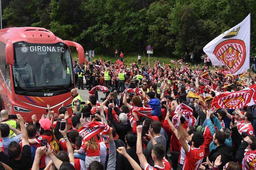 マルク・ムニエッサのインスタグラム：「No podem aturar-nos ara, amb vosaltres som més forts!! Gràcies pel vostre suport!! Som-hi @gironafc 🔴⚪️💪🏼」