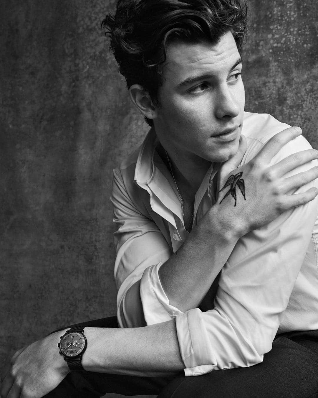 Armani Officialさんのインスタグラム写真 - (Armani OfficialInstagram)「Clean lines and state of the art functions are essential to #EAwatches  @shawnmendes」4月28日 23時18分 - emporioarmani