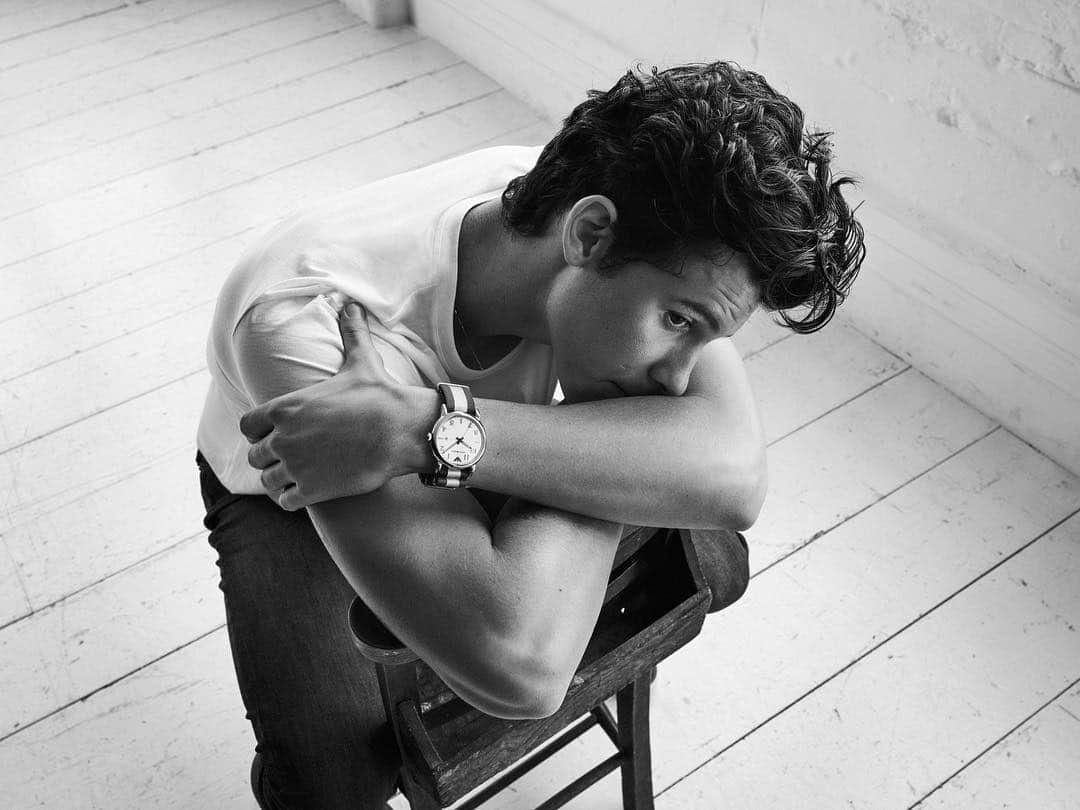 Armani Officialさんのインスタグラム写真 - (Armani OfficialInstagram)「Multi coloured canvas straps for a casual watch  #EAwatches @shawnmendes」4月28日 23時19分 - emporioarmani