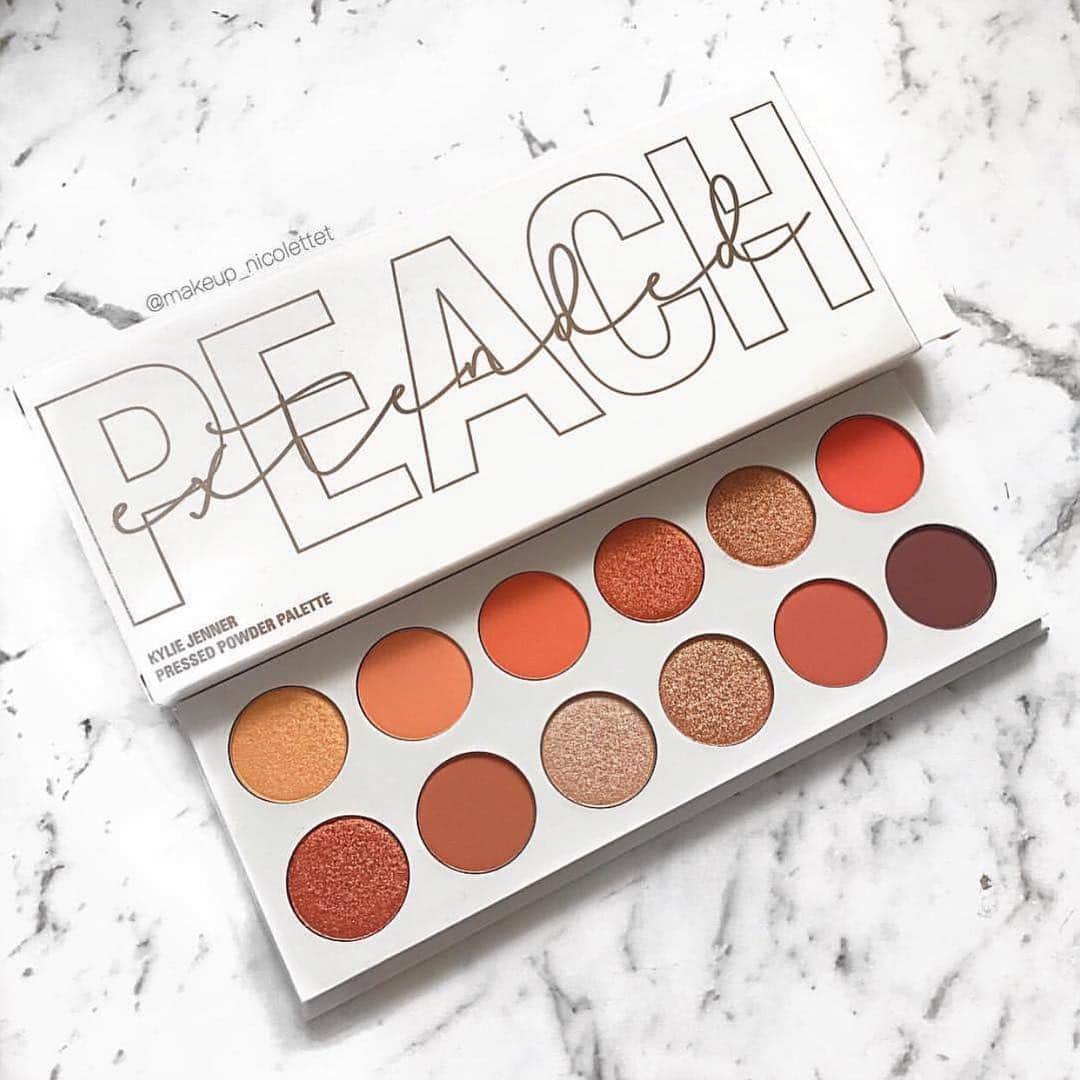Kylie Cosmeticsさんのインスタグラム写真 - (Kylie CosmeticsInstagram)「perfect day for peach extended palette 😍💕 @makeup_nicolettet」4月28日 23時19分 - kyliecosmetics