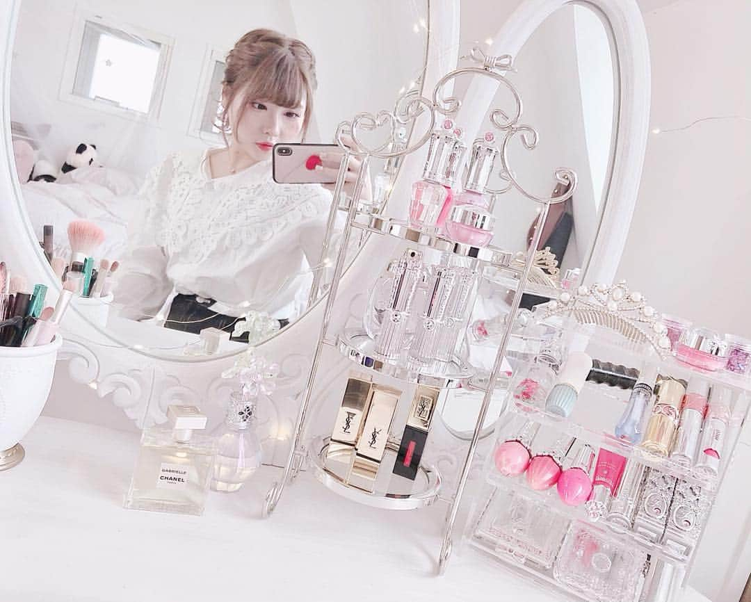 中野たむさんのインスタグラム写真 - (中野たむInstagram)「#ドレッサー #jillstuartbeauty #jillstuart #ysl #chanel #sweet #dresser #インテリア #myroom #makeup」4月28日 23時27分 - tam_nakano