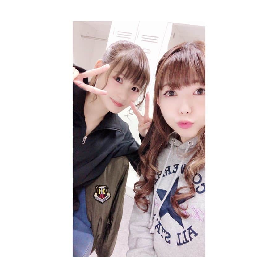 牧野由依さんのインスタグラム写真 - (牧野由依Instagram)「今日のことは今日のうちに😌 プリパラフレンドシップツアー🚢✨ ステージも、楽屋も最高に楽しかったのです。 そしてこの #新衣裳 本当に好き💖 踊った時にふわっとするスカートが最高！！ . #ガァルマゲドン  #ガァルマゲドンピンクハートコーデ  #ミーチル #できるできるできるできるできる #ひびき様とお近づきになりました  初！with #WITH !! #空き時間 を持て余す #あろみか  #pripara #舞浜アンフィシアター」4月28日 23時35分 - yui_makino0119