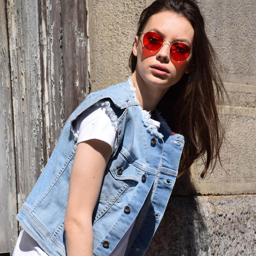 のインスタグラム：「Festival outfit inspiration! #fornarina #stayup #90svibes」