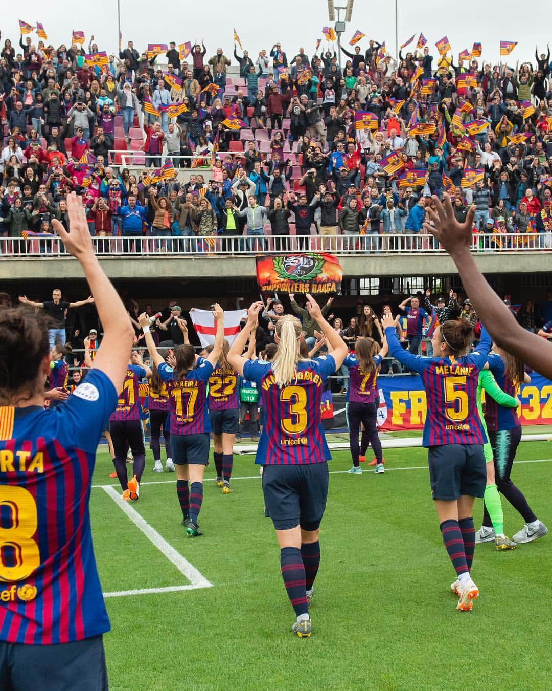 FCバルセロナさんのインスタグラム写真 - (FCバルセロナInstagram)「HISTORY 🙌 They’ve made history, they are into the UEFA Women’s Champions League final! 😱 Congrats @fcbfemeni! Felicidades!! Felicitats!! 👏 🔵🔴#WeColorFootball #WeAreFootballers」4月28日 23時38分 - fcbarcelona