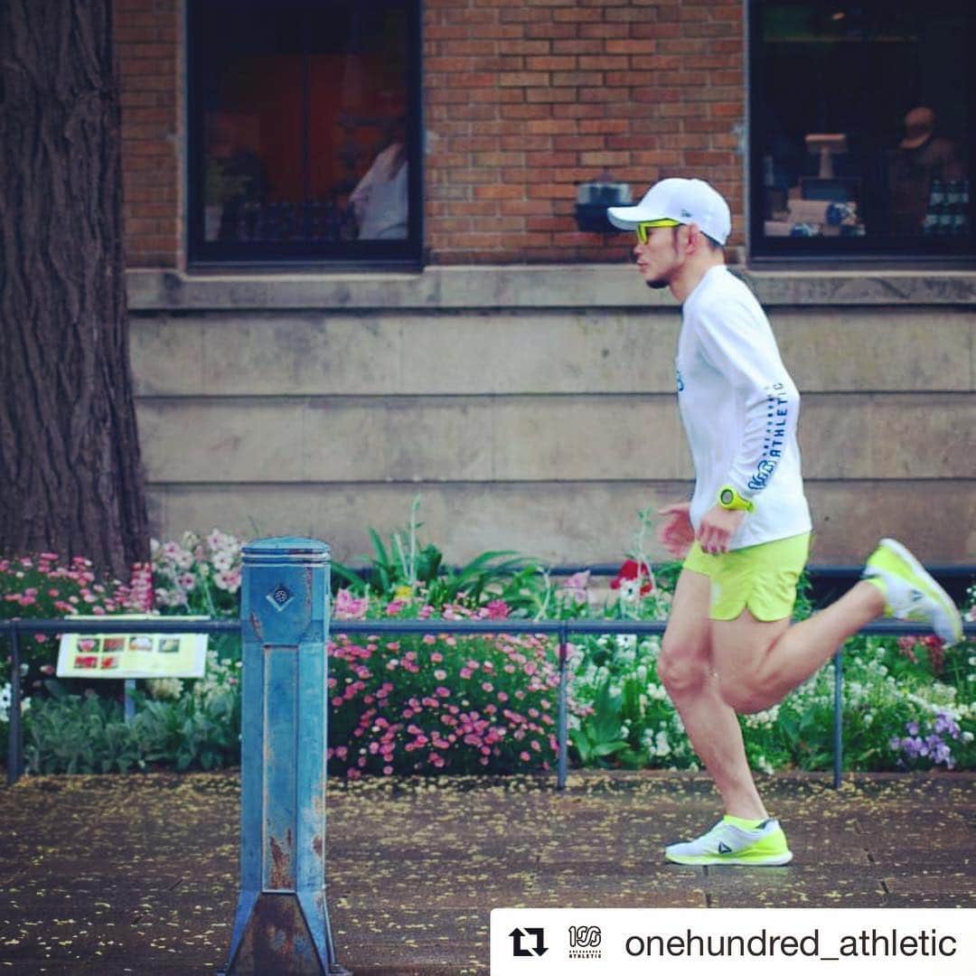 宇野薫のインスタグラム：「UNORUNSTYLE  #unorun #onehundredathletic #100athletic #caoluno #unocaolshowten #宇野薫  #Repost @onehundred_athletic with @get_repost ・・・ ライフスタイルショップ「+B（プラス・ビー）」とONEHUNDRED ATHLTEICとの新作アイテムは、これからの時期に街中をサラッと流す感じのランニングスタイルを提案。﻿ 吸水速乾性の優れた素材のショートスリーブとロングスリーブTシャツには+Bのロゴがプリントされたポケットが付いて、マリンカラーを基調にしたカラーで展開。そして、より足上げがしやすいように5インチ丈まで短くしたショーツは発色の良いイエローとネイビーをご用意しました。いずれの商品も+Bの店頭および横浜DeNAベイスターズオンラインストア「BAYSTORE ONLINE」にて発売中です。﻿ ﻿ ■+B https://www.baystars.co.jp/plusb/﻿ ﻿ ■BAYSTORE ONLINE﻿ https://ec.baystars.co.jp/﻿ ﻿ #YOKOHAMA #DeNA #BAYSTERS」