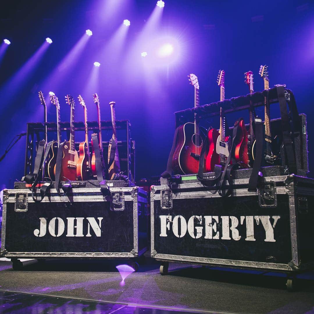 ジョン・フォガティさんのインスタグラム写真 - (ジョン・フォガティInstagram)「Can you guess how many guitars John owns? 🎸🎸 If you guessed upwards of 300, you are correct! #johnfogerty #guitars」4月28日 23時59分 - johnfogerty
