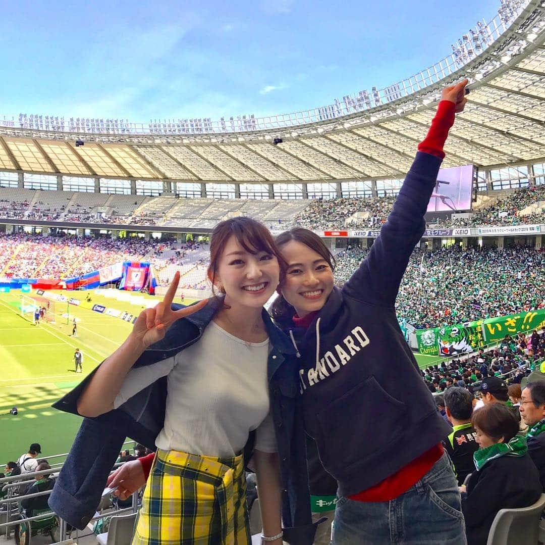 尻無浜冴美のインスタグラム：「今日はみゆちゃん(@miyuu_umemoto_official )﻿ とサッカー観戦してきた😆🎉﻿ サイコーの天気で、昼からビール飲んじゃって🍻﻿ 良いGWだ❗️❗️﻿ ﻿ 凄い歓声🙌盛り上がった〜⚽️✨✨﻿ 生で観る空気感が好きで、距離も近くてハマっちゃいそ〜♪﻿ ﻿ #soccer #jleagu #jリーグ  #fctokyo﻿ #stadium﻿ #サッカー観戦﻿ #jリーグ #サッカー﻿ #観戦日和﻿ #fc東京 #松本山雅 #松本山雅fc ﻿ #味スタ #味の素スタジアム #ajinomotostadium  #スポーツ女子 #sports」
