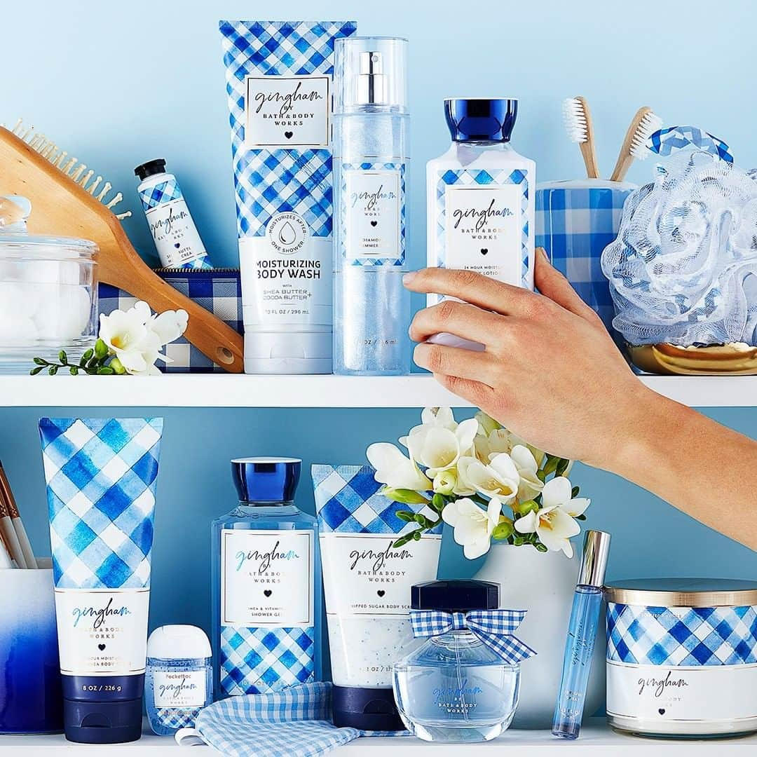 Bath & Body Worksさんのインスタグラム写真 - (Bath & Body WorksInstagram)「Leave a 💙 if you're dreaming of a fresh #shelfie filled with NEW Gingham!」4月29日 0時01分 - bathandbodyworks