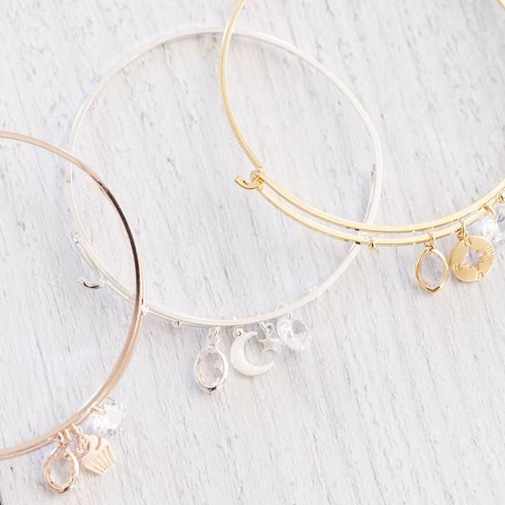 ロック&リパブリックのインスタグラム：「...Because it’s her time to shine. Tap to treat Mom to @lclaurenconrad jewelry gifts and more. #Kohls #lclaurenconrad」