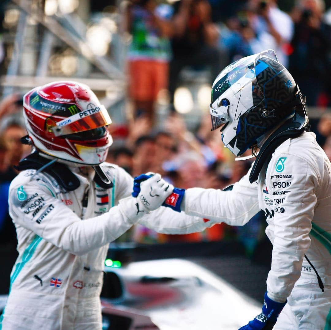 のインスタグラム：「YES BOYS! It’s an all-Silver 1-2 in Baku!! 🏆🙌 • #MercedesAMGF1 #Mercedes #AMG #F1 #PETRONASmotorsports #LH44 #VB77 #AzerbaijanGP #Baku」