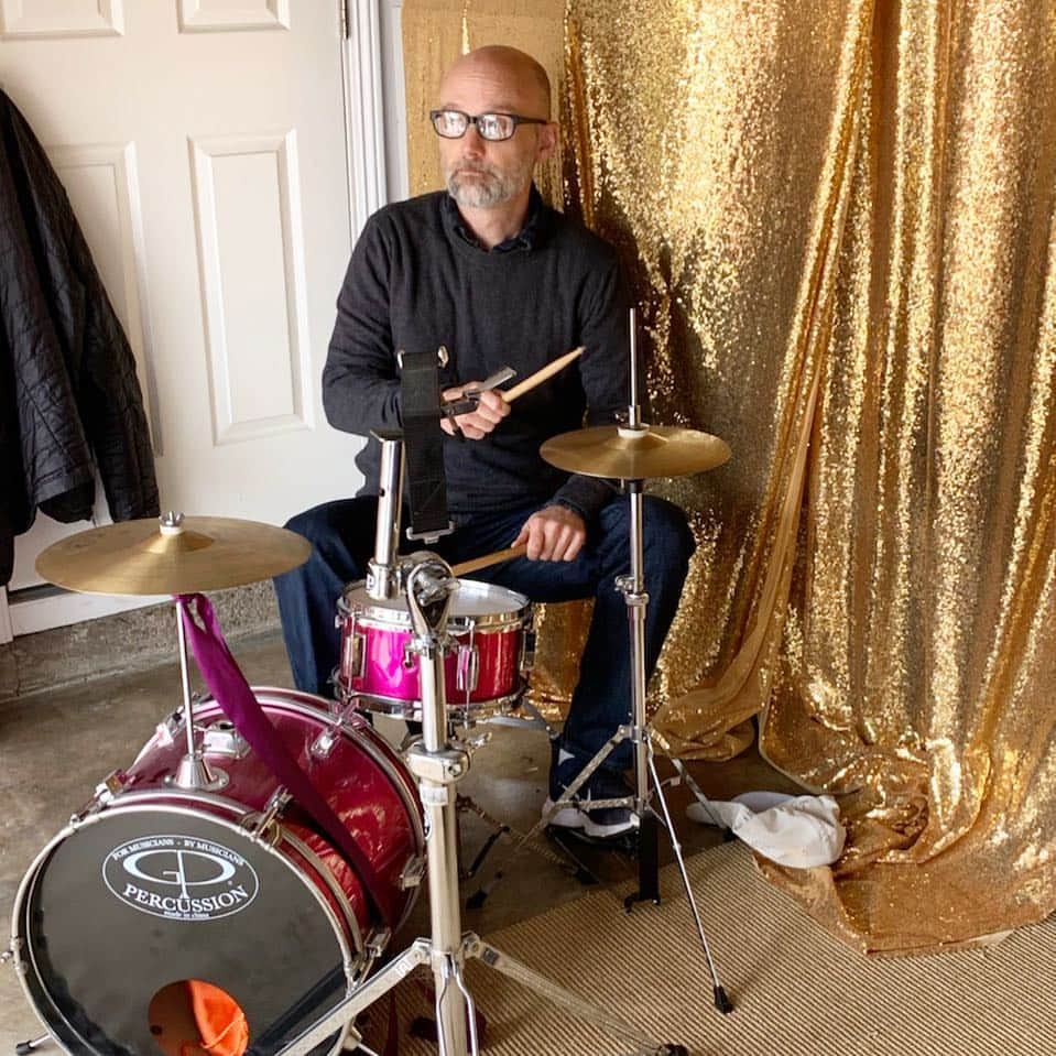 モービーさんのインスタグラム写真 - (モービーInstagram)「When you’re at a 6 year olds birthday party and someone says ‘will you play drums on an acoustic version of “I feel love”?’ you sit down at the tiny purple drum set and start playing. Or, rather, I do, and I work under the assumption that you would, as well. @lauradawnartnotwar @daron_harley_murphy @freedominguez @karavallow @lemytv @lemjayig @robertrussellworks @vhopeful」4月29日 0時04分 - moby