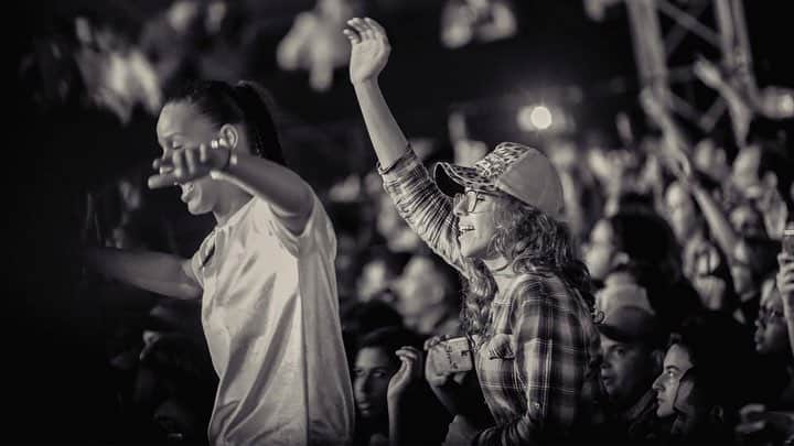 Jorge & Mateusさんのインスタグラム写真 - (Jorge & MateusInstagram)「Cantar no Ribeirão Rodeo Music é sempre muito bom! Obrigado a todos pela grande recepção. Galera fenomenal! #JeMemRibeirãoPreto」4月29日 0時18分 - jorgeemateus