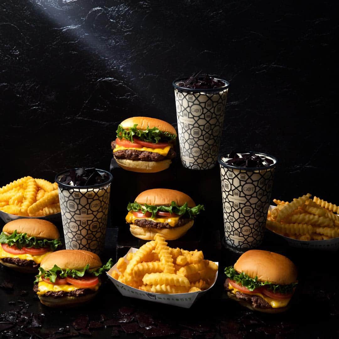SHAKE SHACKさんのインスタグラム写真 - (SHAKE SHACKInstagram)「Who's ready for the Great War? ⚔️ Round up your @gameofthrones crew + arm yourselves with Dragonglass Shakes for your weekly watch party. 😉 #shakeshack #gameofthrones #forthethrone」4月29日 0時34分 - shakeshack