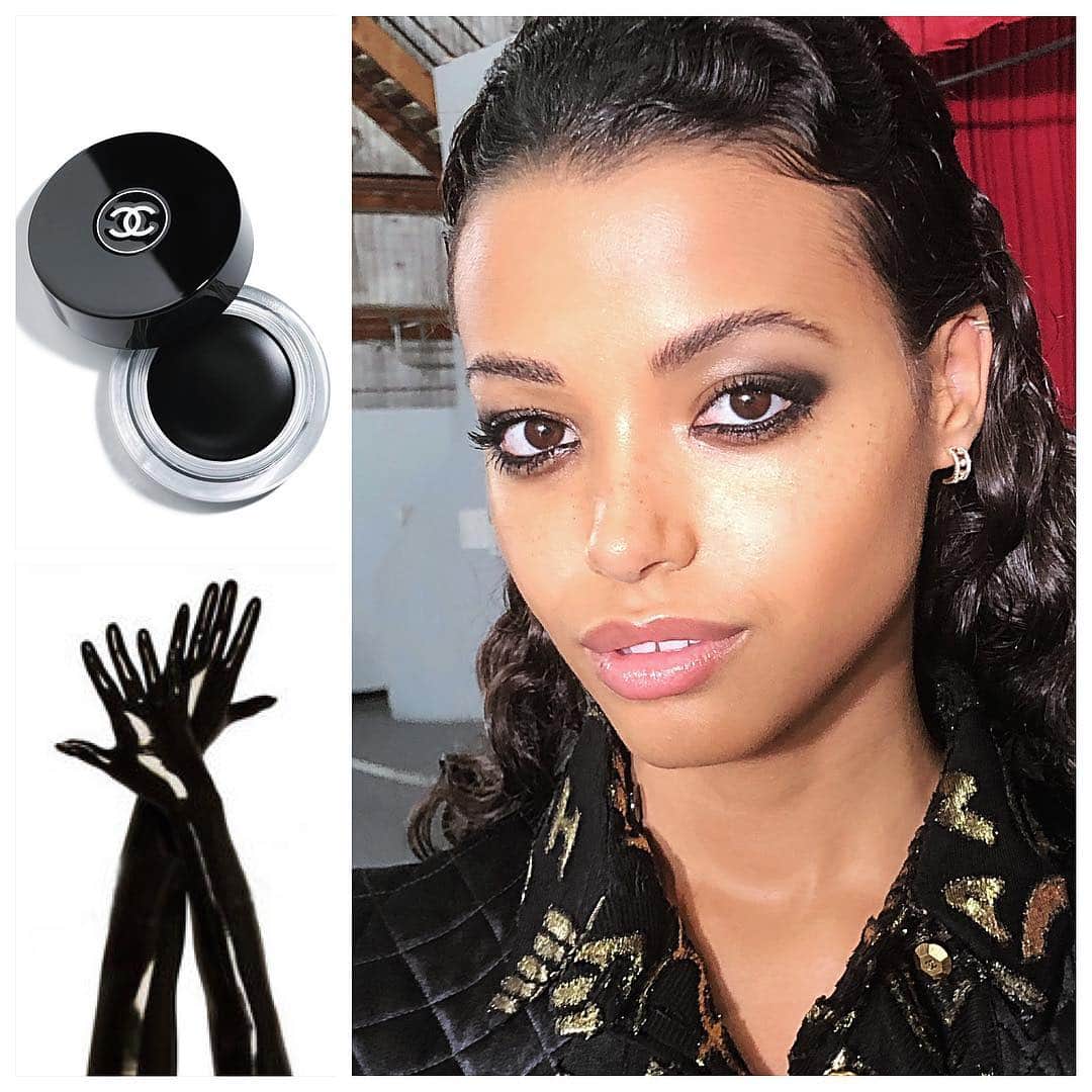 JO BAKERのインスタグラム：「E L L A • B A L I N S K A 🇬🇧 Wet look shine time... on #ellabalinska for @elleusa  High glow skin with enhanced freckles for sweetness... paired with a greased , soft blend wet look Smokey Eye for sensual unstated drama!! Hair @naivashaintl  Makeup by me #jobakermakeupartist Using @chanel.beauty @welovecoco  Cannot wait to see this british babe as one of the new #charliesangels in @charliesangels movie coming out soon!!」