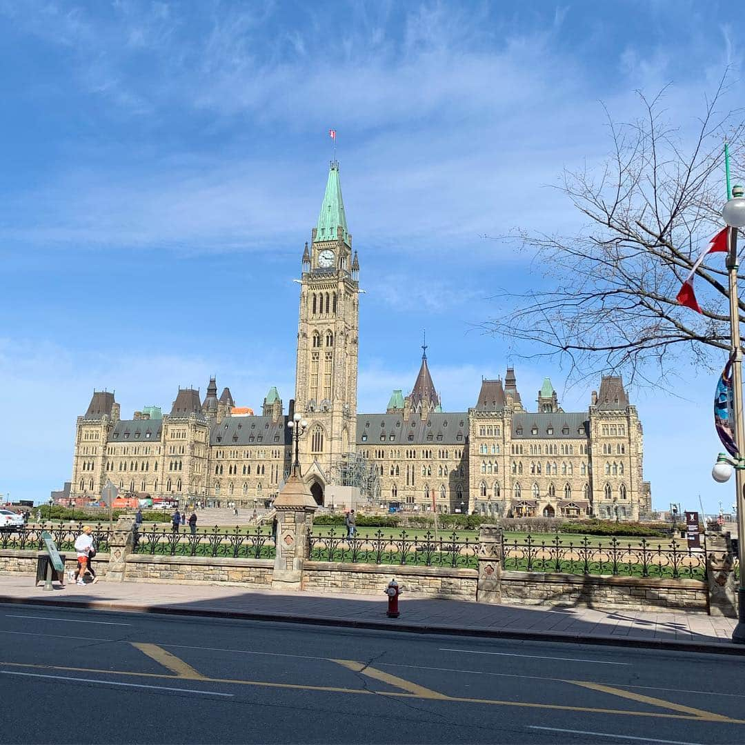 ケイトリン・オズモンドさんのインスタグラム写真 - (ケイトリン・オズモンドInstagram)「Made it to Ottawa for the @starsonice show this afternoon !」4月29日 0時36分 - kaetkiss