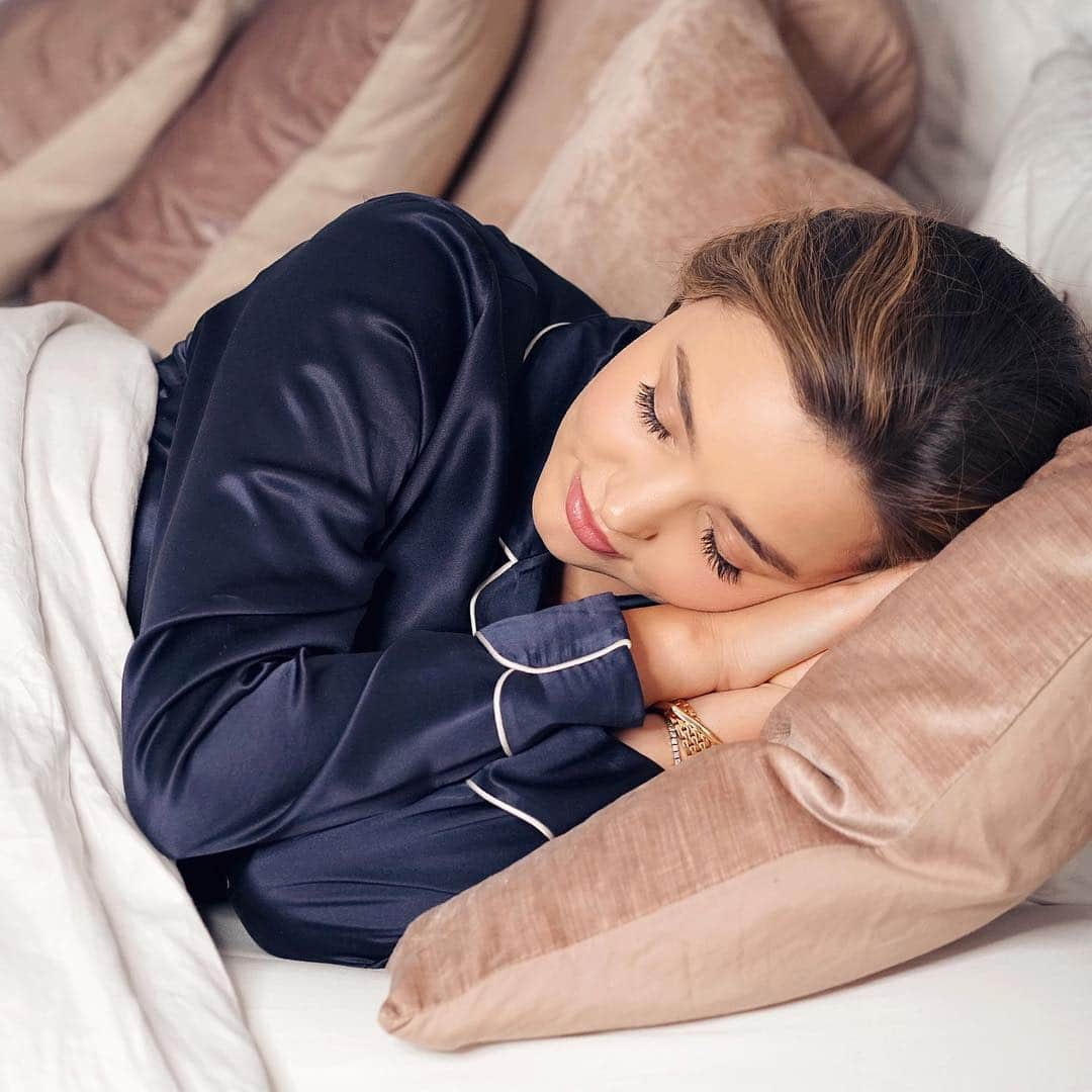 ミランダ・カーさんのインスタグラム写真 - (ミランダ・カーInstagram)「Sleepy Sunday 😴💖🦋」4月29日 0時41分 - mirandakerr