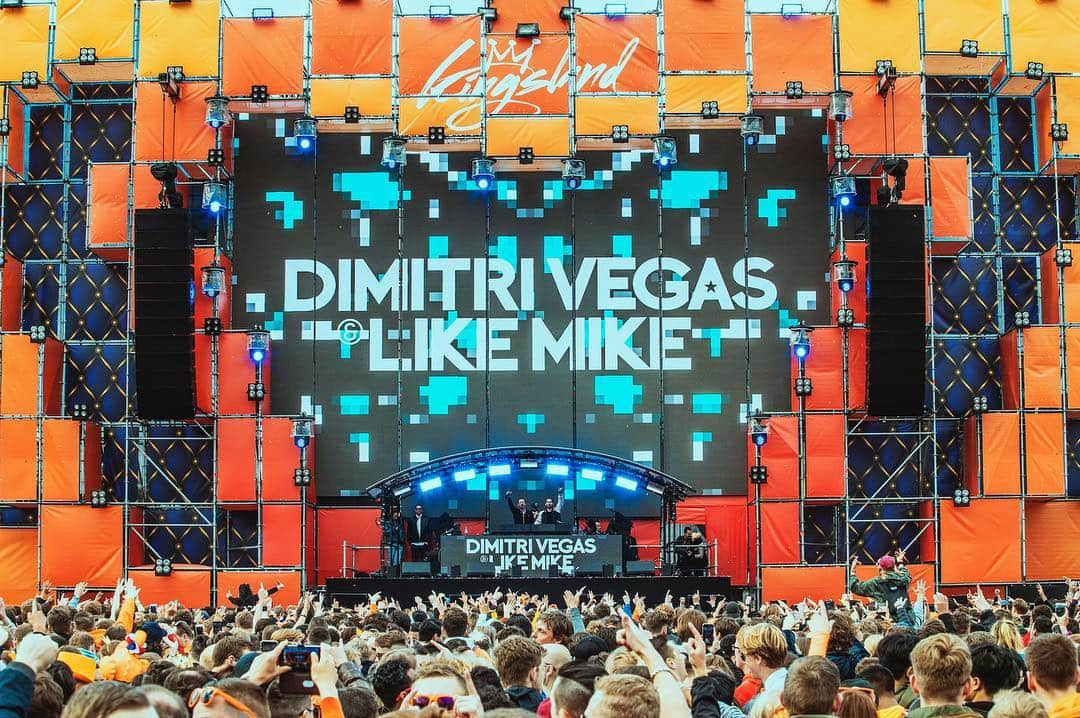 Dimitri Vegas & Like Mikeさんのインスタグラム写真 - (Dimitri Vegas & Like MikeInstagram)「3/3 🇳🇱 Thanks The Netherlands for having us on Kingsday! 🙏🏻」4月29日 0時52分 - dimitrivegasandlikemike