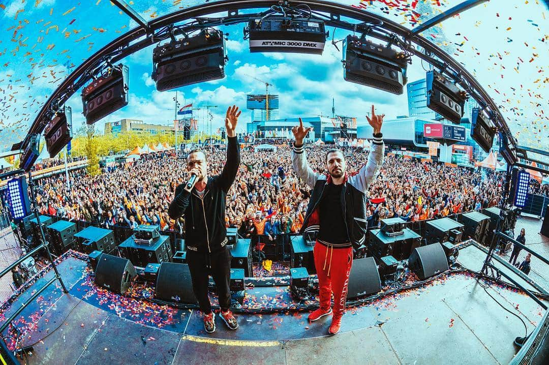 Dimitri Vegas & Like Mikeさんのインスタグラム写真 - (Dimitri Vegas & Like MikeInstagram)「3/3 🇳🇱 Thanks The Netherlands for having us on Kingsday! 🙏🏻」4月29日 0時52分 - dimitrivegasandlikemike