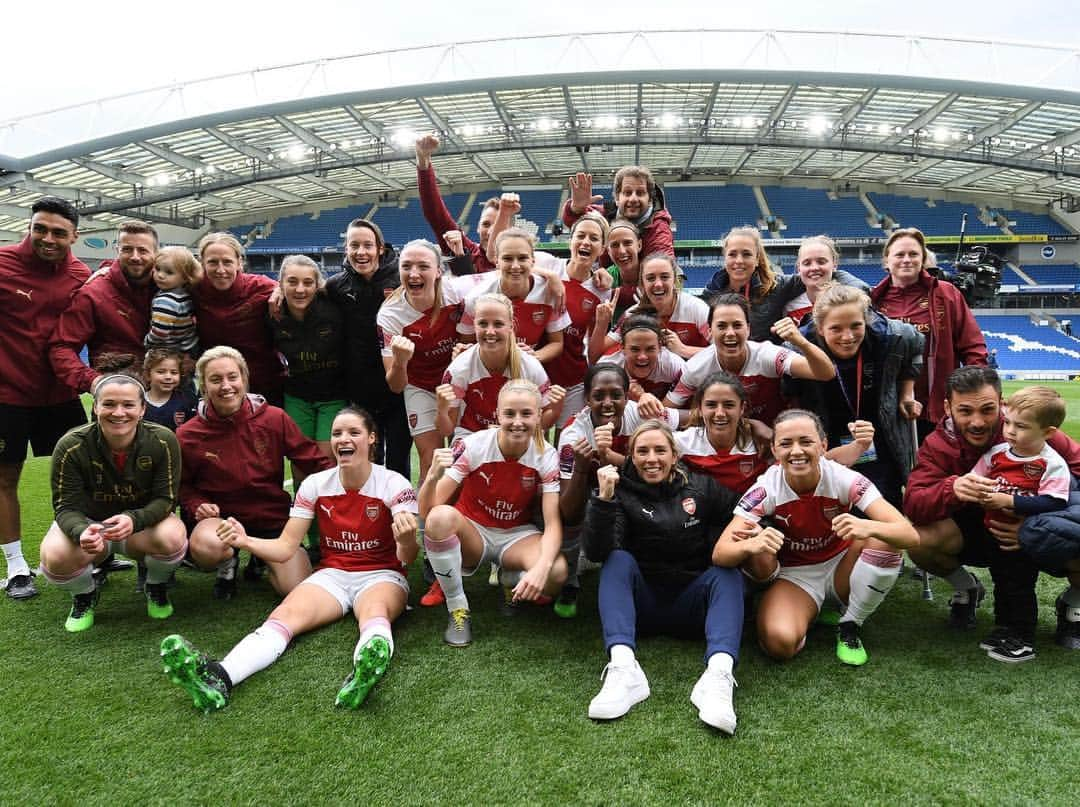 Arsenal Ladiesさんのインスタグラム写真 - (Arsenal LadiesInstagram)「• C H A M P I O N S • . #WeAreTheArsenal 🔴⚪️」4月29日 0時52分 - arsenalwfc