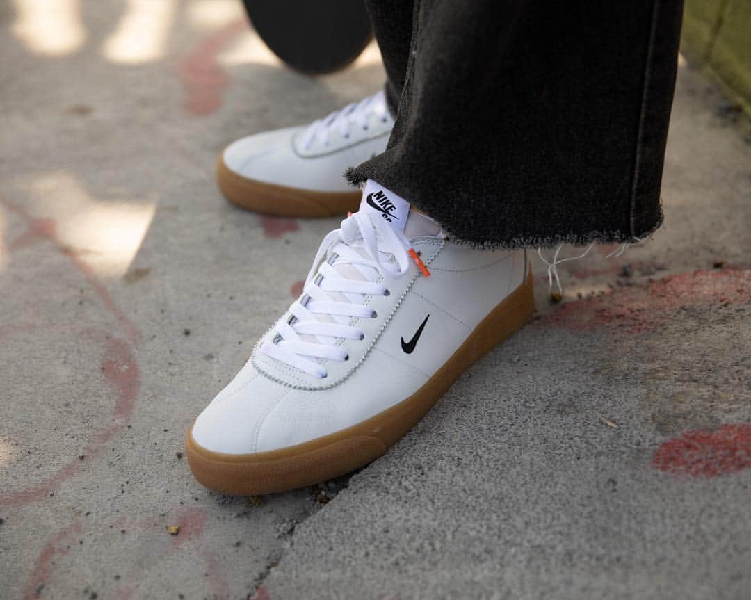Nike Skateboardingさんのインスタグラム写真 - (Nike SkateboardingInstagram)「Fully sent.  @chris_jones Bump to bump ollie in the #OrangeLabel Bruin Low, available exclusively in skate shops.  #NikeSB | 📷 @thefluff」4月29日 0時52分 - nikesb