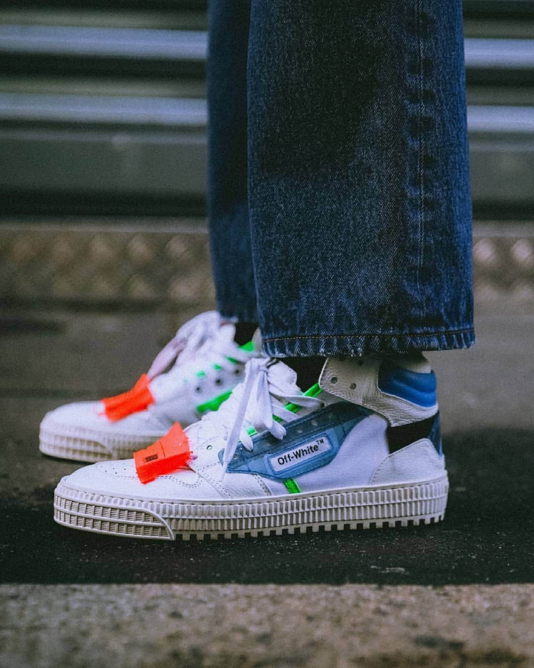 OFF-WHITE C/O VIRGIL ABLOHさんのインスタグラム写真 - (OFF-WHITE C/O VIRGIL ABLOHInstagram)「ss19 women’s Off-White™ off court 3.0 now  available at @off___white__paris. photography c/o @chilldays」4月29日 1時01分 - off____white