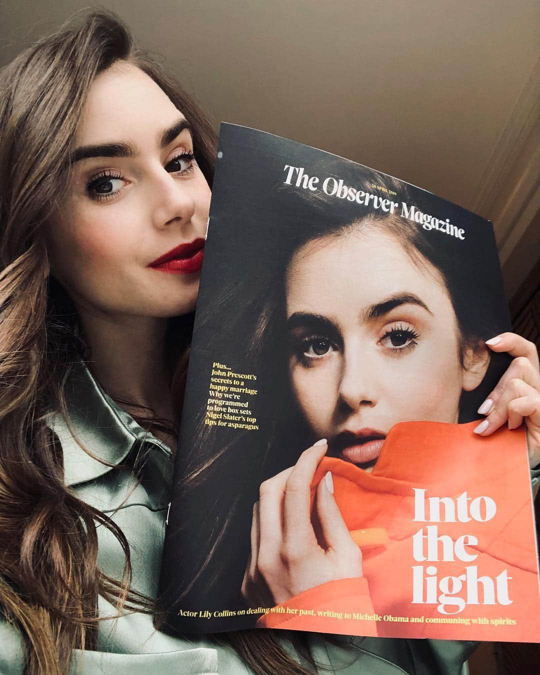 リリー・コリンズさんのインスタグラム写真 - (リリー・コリンズInstagram)「Stepping into the light with the latest issue of @obsmagazine!Thanks for making me your cover girl...」4月29日 0時54分 - lilyjcollins