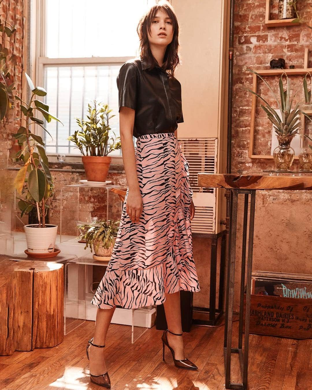 Saks Fifth Avenueさんのインスタグラム写真 - (Saks Fifth AvenueInstagram)「Sunday afternoons have never looked so good, thanks to @nanushka and @rixo. Shop our favorite looks to take you through spring. #SaksStyle」4月29日 1時04分 - saks