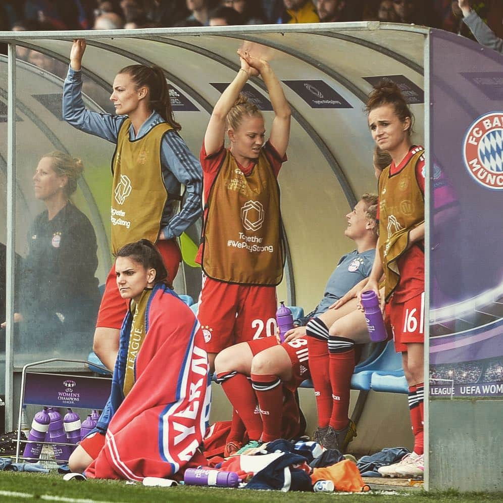 Lina Magullのインスタグラム：「...it just hurts...#proudoftheteam」