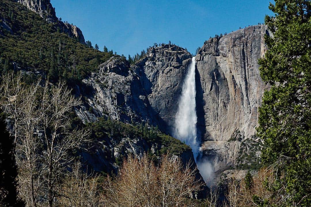 ジェローム・デュランさんのインスタグラム写真 - (ジェローム・デュランInstagram)「It’s easy to see why the first time the US government set aside land to protect solely because of its natural beauty was Yosemite National Park.  I was lucky enough to go off grid a bit for Earth Day last week to witness this beauty first hand. 💙🌎 #natureisbeauty #postcardsfromyosemite」4月29日 1時30分 - jeromeduran