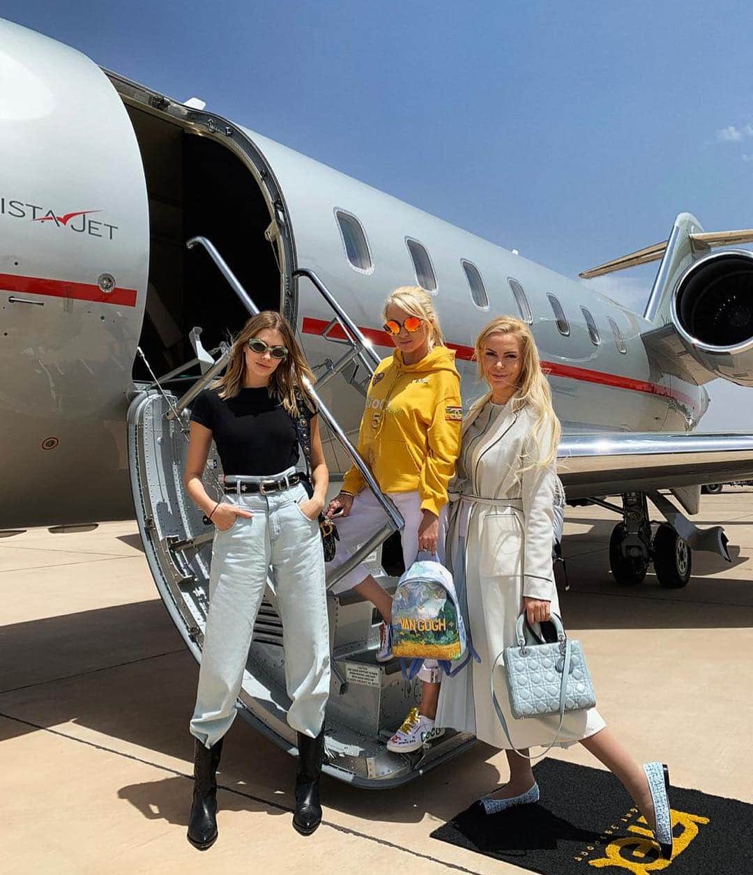 ヤナ・ルドコフスカヤさんのインスタグラム写真 - (ヤナ・ルドコフスカヤInstagram)「Russian fashion team landed in Marrakesh today (and had to take off clothes, it’s +34’C!) but tomorrow it’s @dior cruise day and we are so excited to see @mariagraziachiuri Morrocan dream! Русский  десант приземлился в Марракеше чтобы увидеть завтра что приготовила @mariagraziachiuri для круизной коллекции дома @Dior 🇲🇦 #DiorCruise2020 🌵 больше интересного в сторис photo by @germanlarkin」4月29日 1時46分 - rudkovskayaofficial