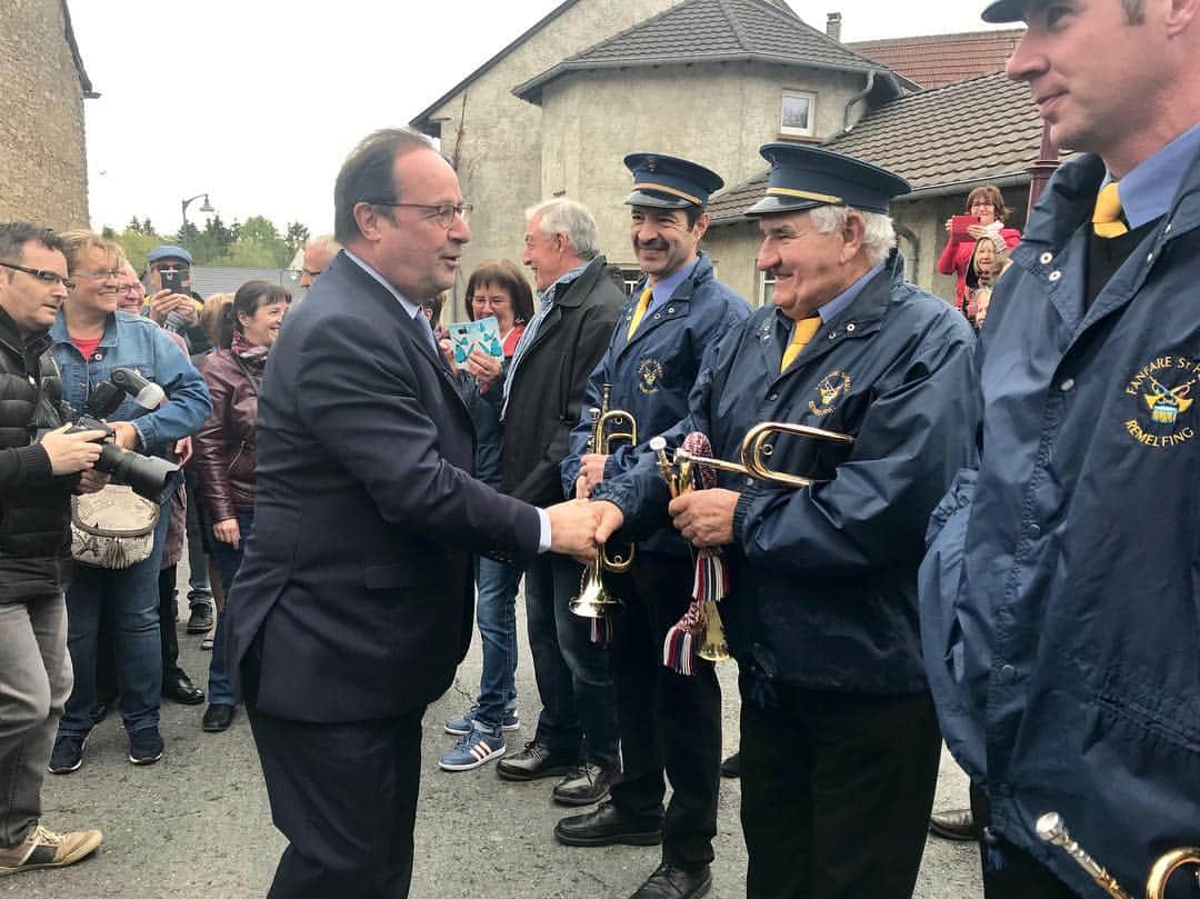 フランソワ・オランドさんのインスタグラム写真 - (フランソワ・オランドInstagram)「Inauguration jeudi dernier de la nouvelle mairie de Woelfling-lès-Sarreguemines, une commune rurale de 750 habitants. Vous êtes nombreux à être venus pour exprimer votre attachement à cette maison commune où vous pourrez trouver des services publics de qualité et des élus à votre écoute.」4月29日 1時48分 - fhollande